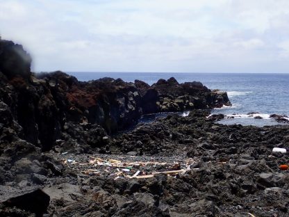 三宅島のマグマが冷え固まった様子